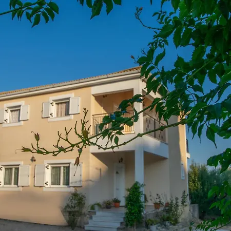 Artemis House 펜션 *